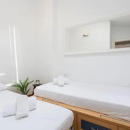 Penthouse In St Montano, Historic Centre, Wifi.