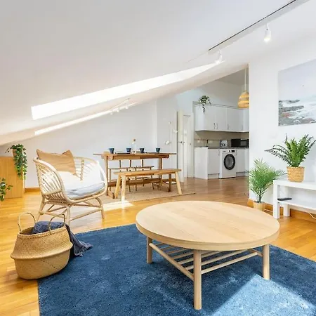 Apartment Penthouse In St Montano, Historic Centre, Wifi.